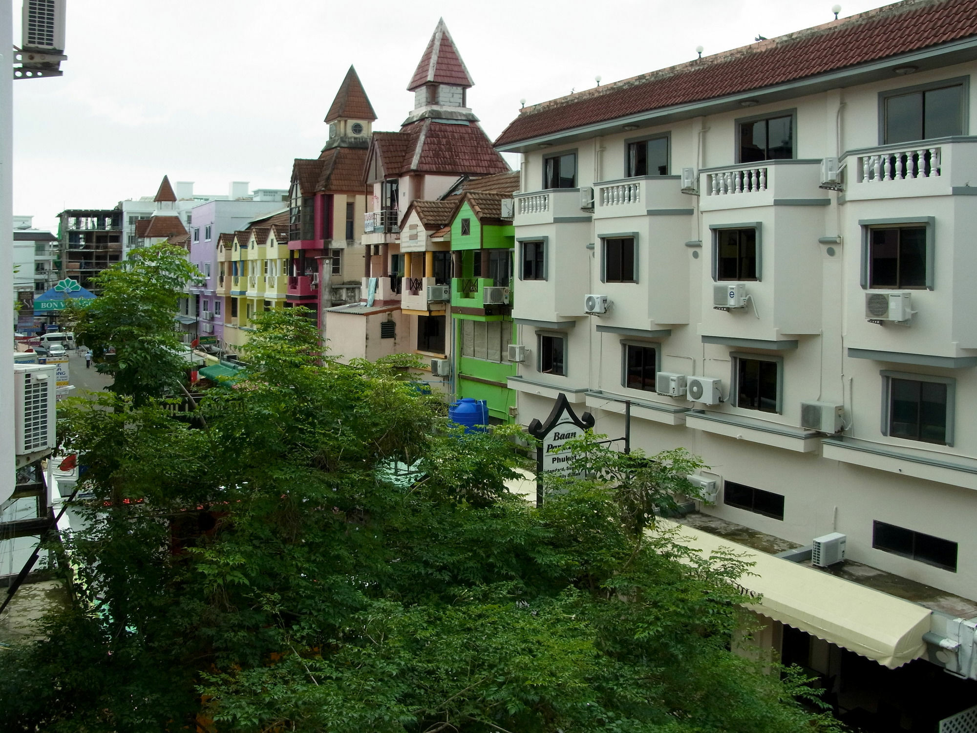 Niku Guesthouse Patong Exterior foto