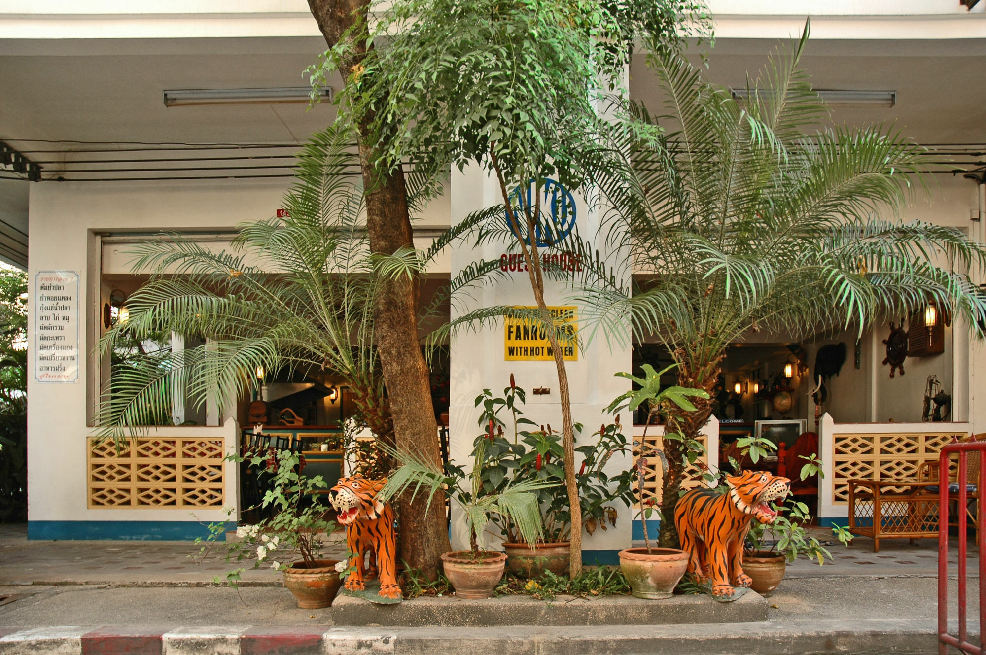 Niku Guesthouse Patong Exterior foto