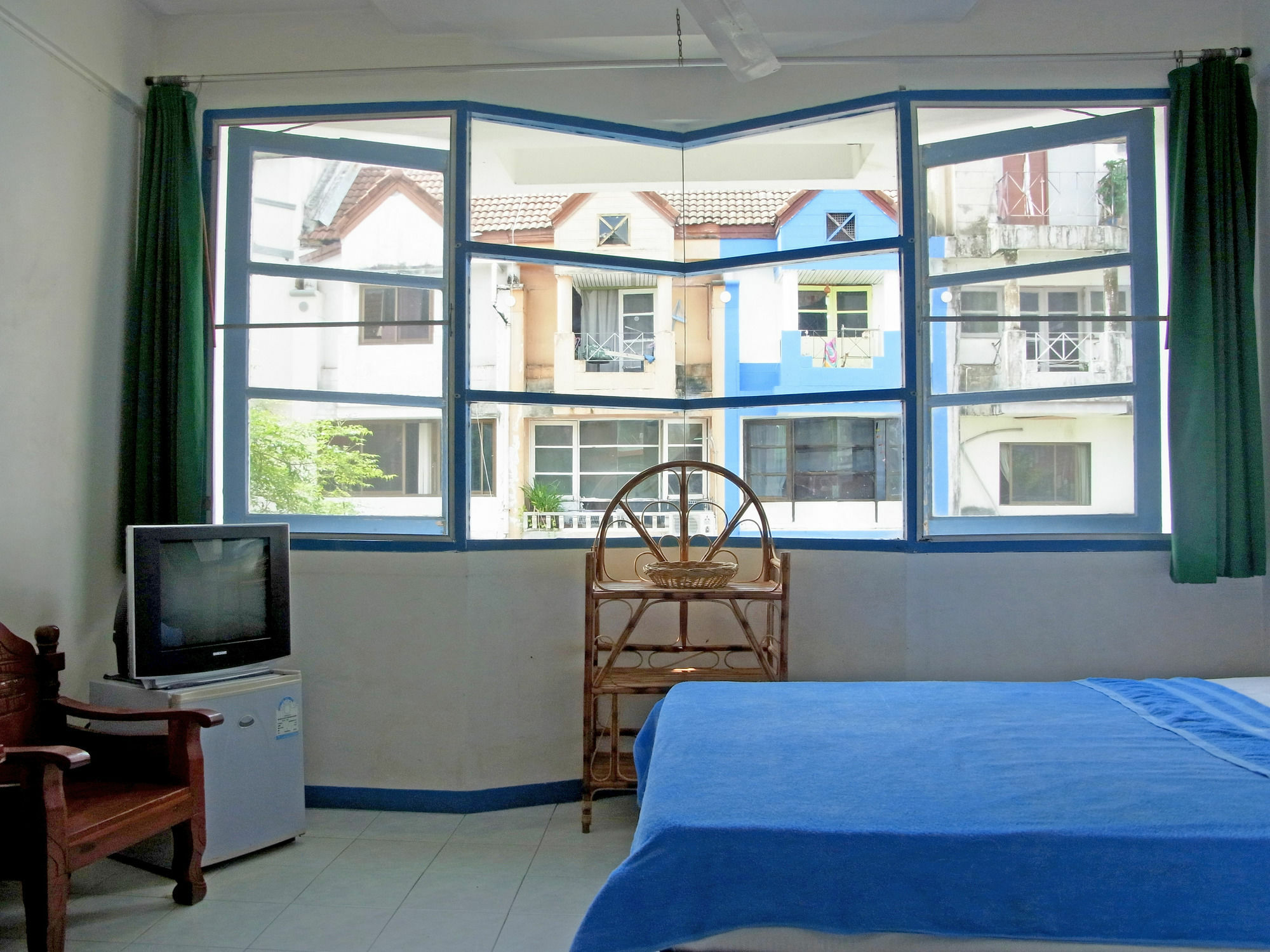 Niku Guesthouse Patong Exterior foto